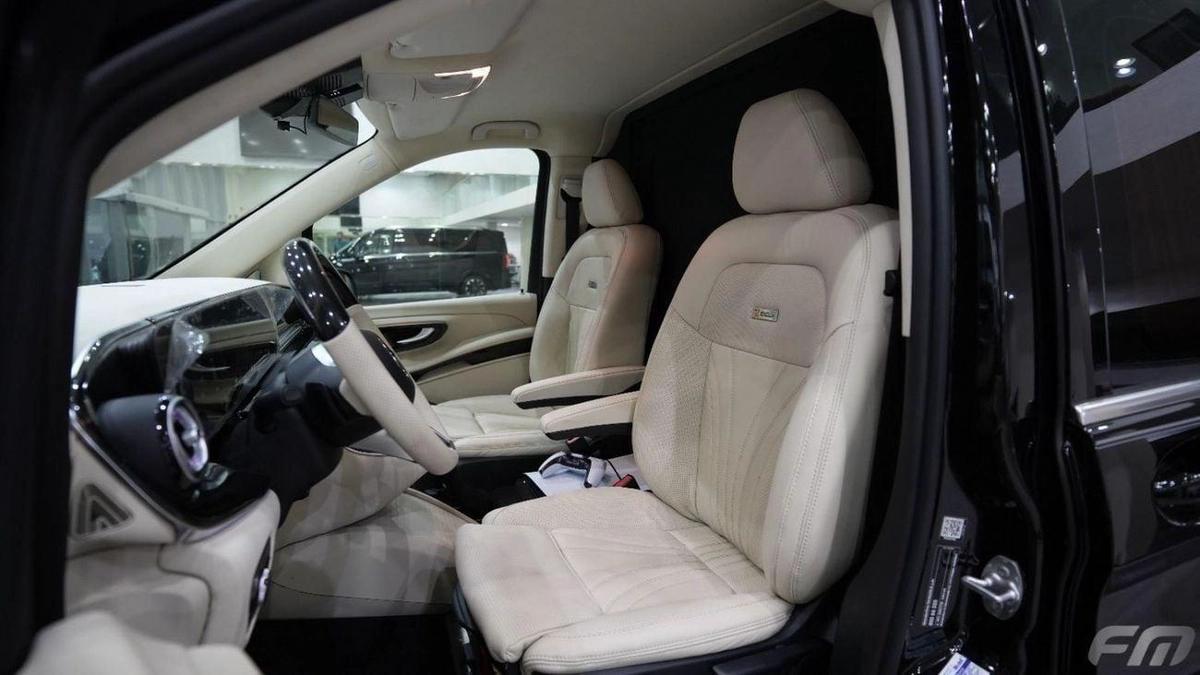 Mercedes-Benz V 300 VIP BUSINESS VAN – FULL LUXURY OPTION | BRAND NEW | GCC | 2025-19-19