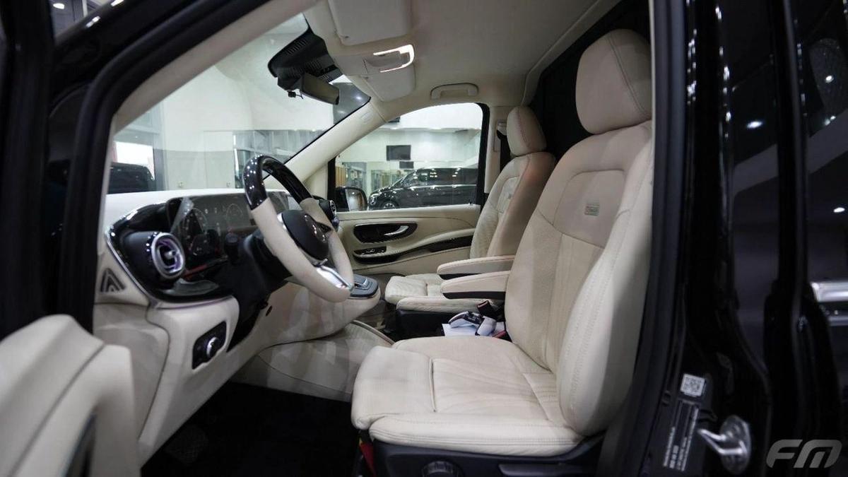 Mercedes-Benz V 300 VIP BUSINESS VAN – FULL LUXURY OPTION | BRAND NEW | GCC | 2025-20-20