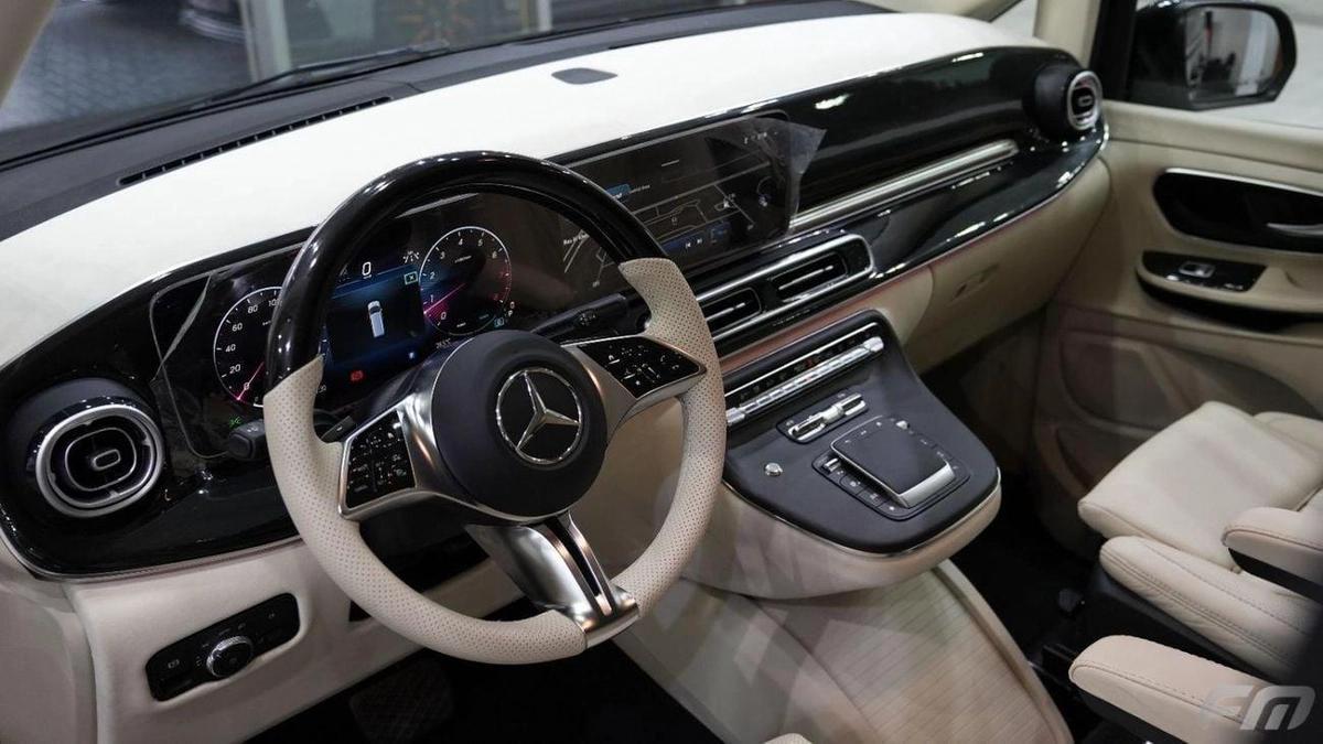 Mercedes-Benz V 300 VIP BUSINESS VAN – FULL LUXURY OPTION | BRAND NEW | GCC | 2025-21-21