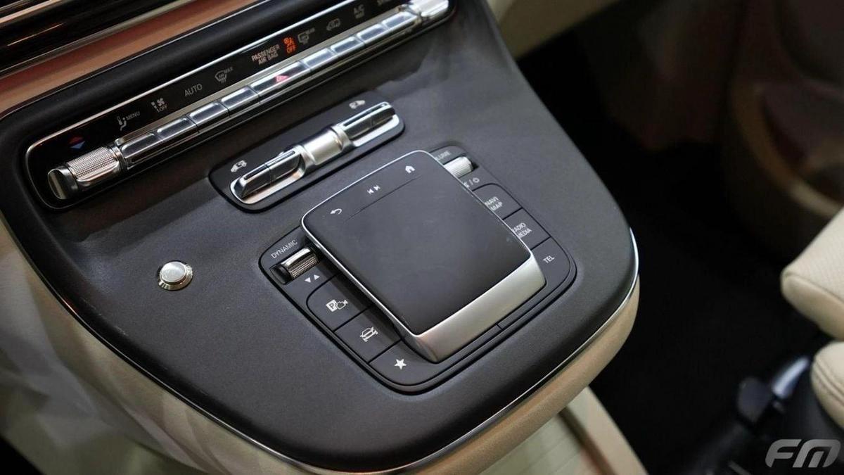 Mercedes-Benz V 300 VIP BUSINESS VAN – FULL LUXURY OPTION | BRAND NEW | GCC | 2025-24-24