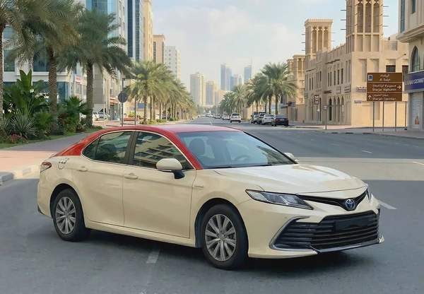 فقط 27000 درهم - تويوتا كامري - 2022 - محرك هايبرد - مواصفات خليجية