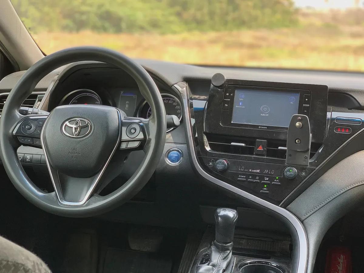 فقط 27000 درهم - تويوتا كامري - 2022 - محرك هايبرد - مواصفات خليجية-7-7