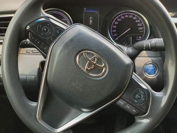 فقط 27000 درهم - تويوتا كامري - 2022 - محرك هايبرد - مواصفات خليجية