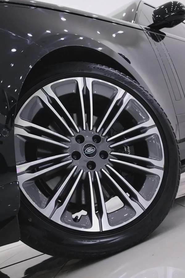 RANGE ROVER V8 P530 FULLY LOADED + REAR ENTERTAINMENT