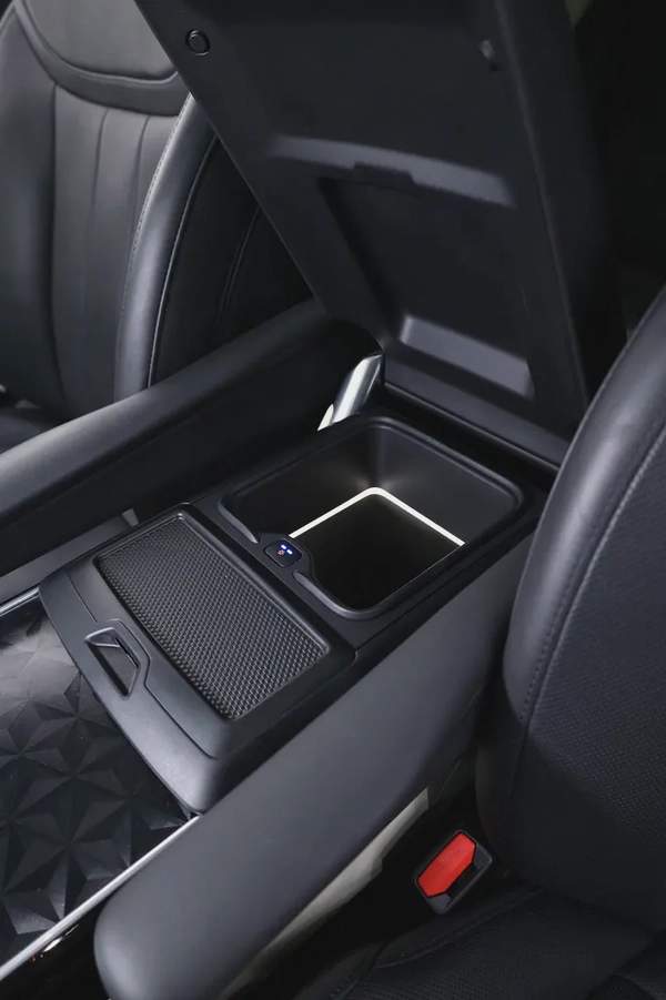 RANGE ROVER V8 P530 FULLY LOADED + REAR ENTERTAINMENT