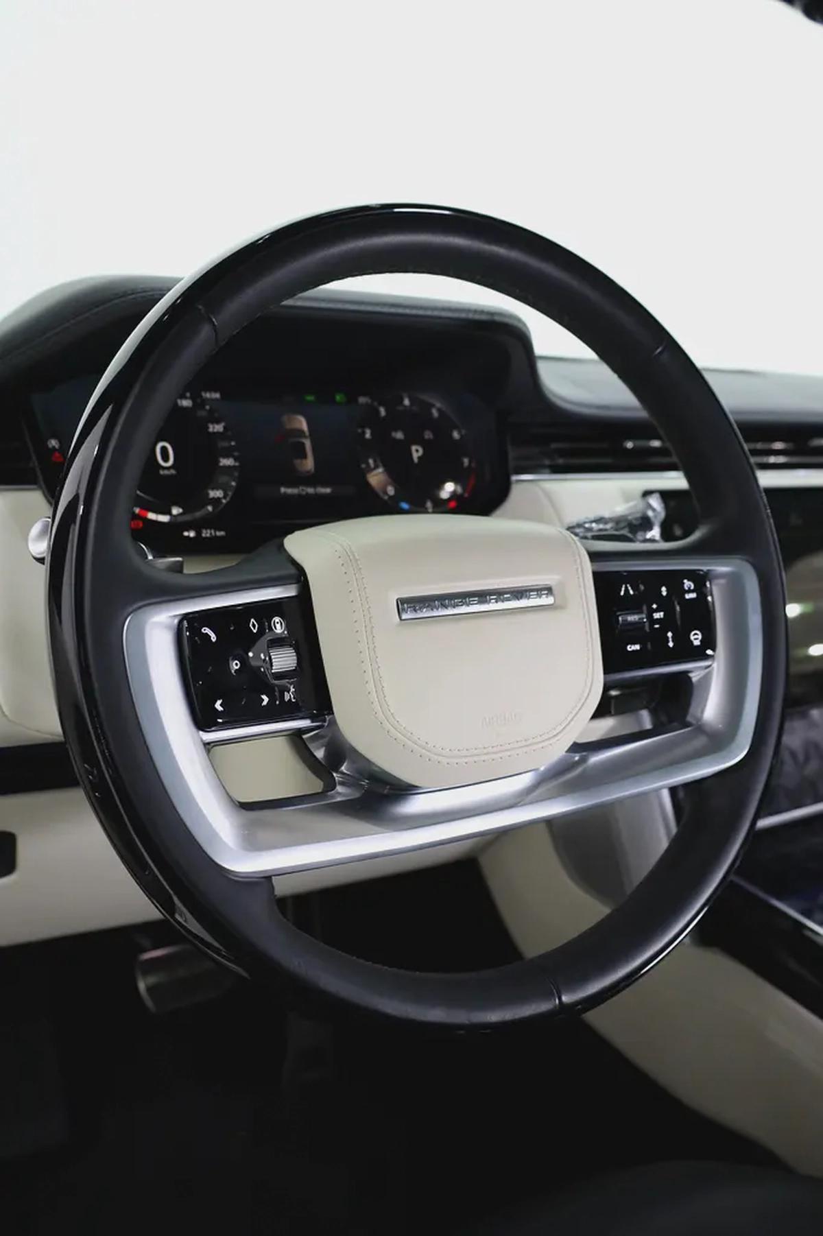 RANGE ROVER V8 P530 FULLY LOADED + REAR ENTERTAINMENT-10-10