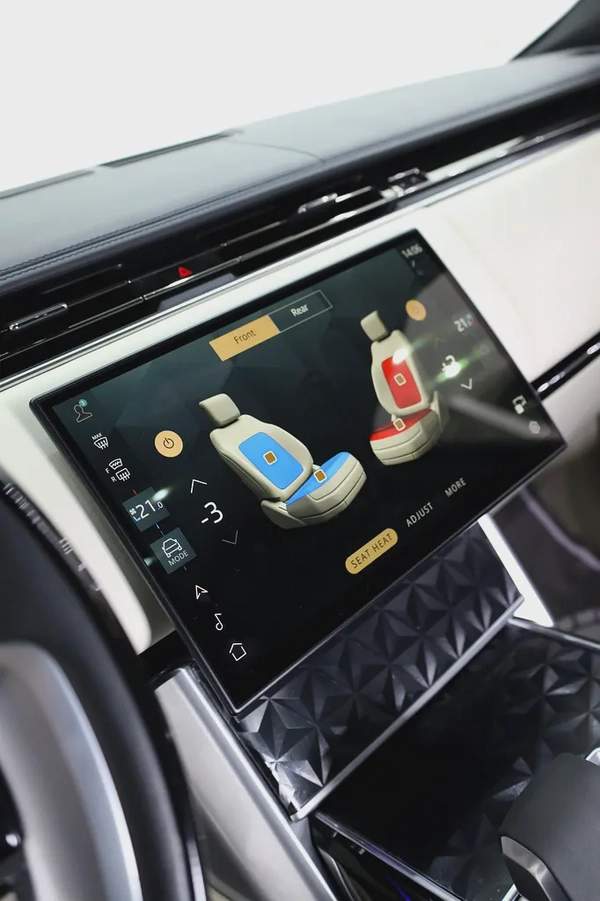 RANGE ROVER V8 P530 FULLY LOADED + REAR ENTERTAINMENT