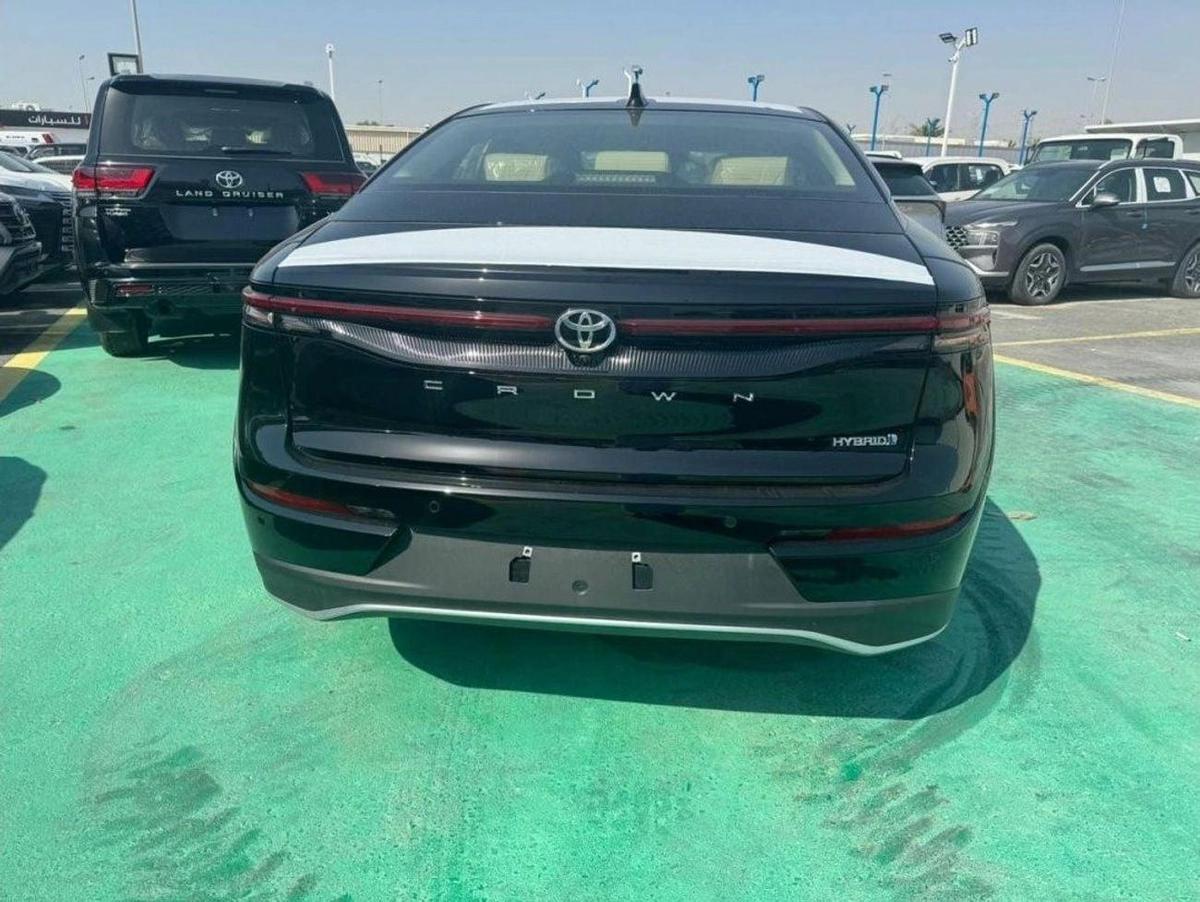 Toyota Crown TOYOTA CROWN 2.5L HYBRID FULL OPTION 2026 GCC FULL OPTION GCC SPECS-4-4