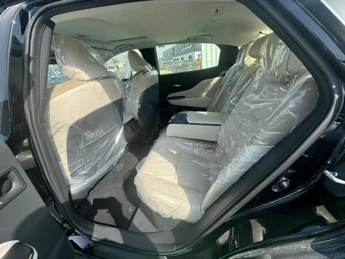 Toyota Crown TOYOTA CROWN 2.5L HYBRID FULL OPTION 2026 GCC FULL OPTION GCC SPECS-10-10