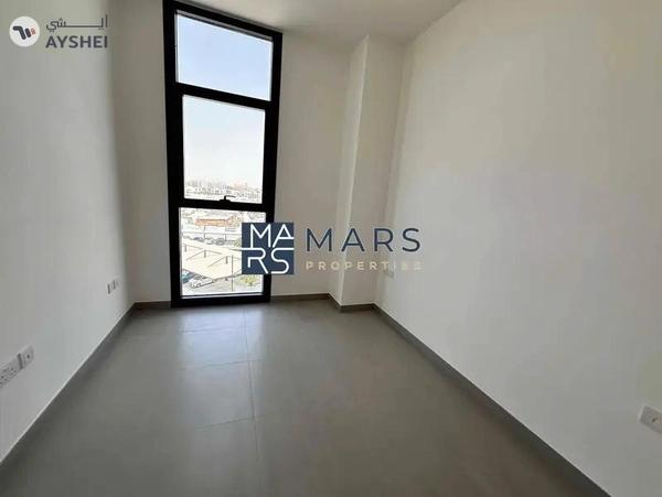 Big one bedroom with gym pool and parking