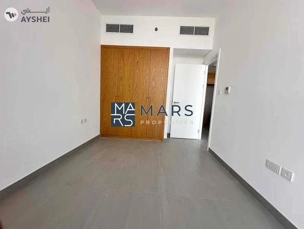 Big one bedroom with gym pool and parking