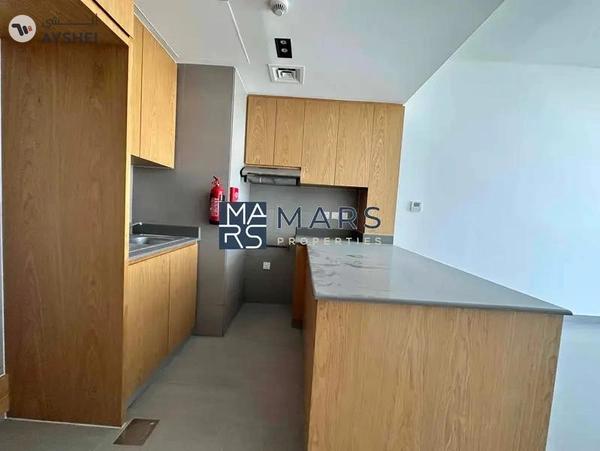 Big one bedroom with gym pool and parking