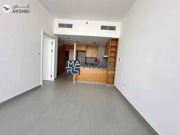 Big one bedroom with gym pool and parking