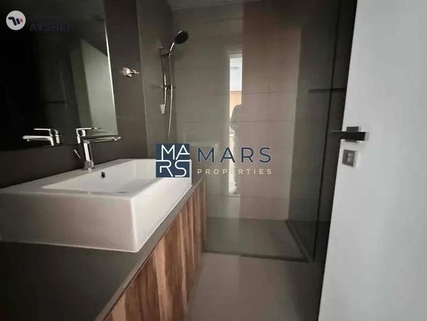 Big one bedroom with gym pool and parking