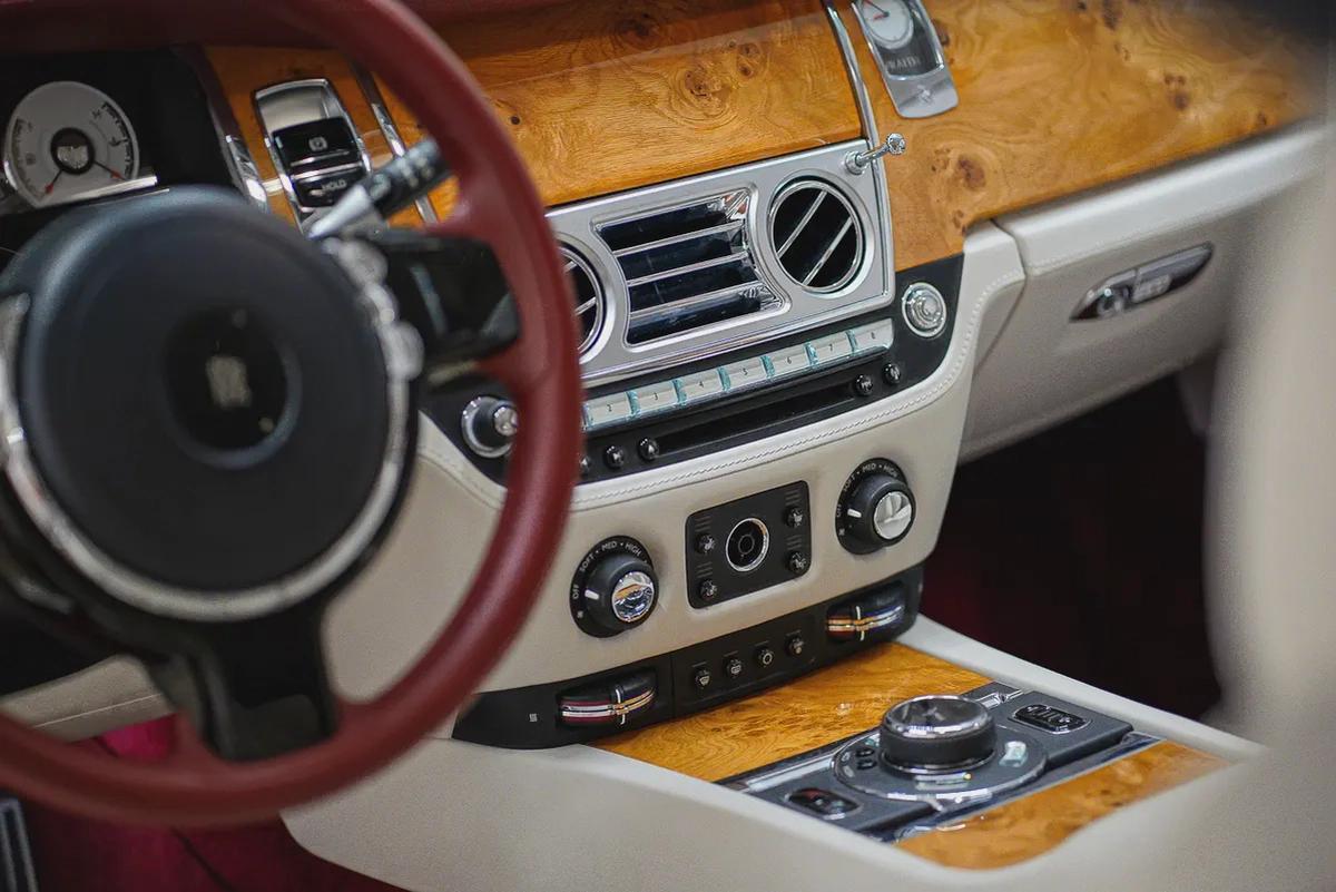 AED 14,084 PM | ROLLS ROYCE WRAITH 2019| STARLIGHT 4 BUTTONS| AGENCY SERVICE CONTRACT APRIL 2028 GCC-14-14