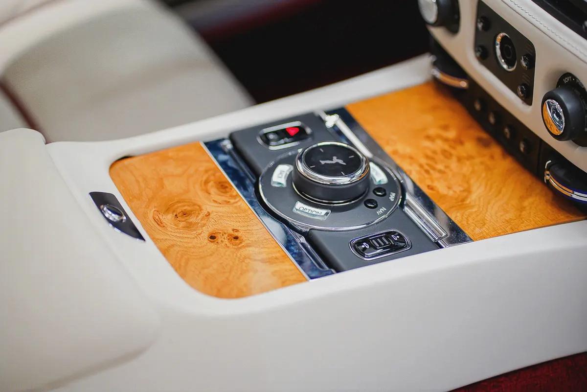 AED 14,084 PM | ROLLS ROYCE WRAITH 2019| STARLIGHT 4 BUTTONS| AGENCY SERVICE CONTRACT APRIL 2028 GCC-18-18