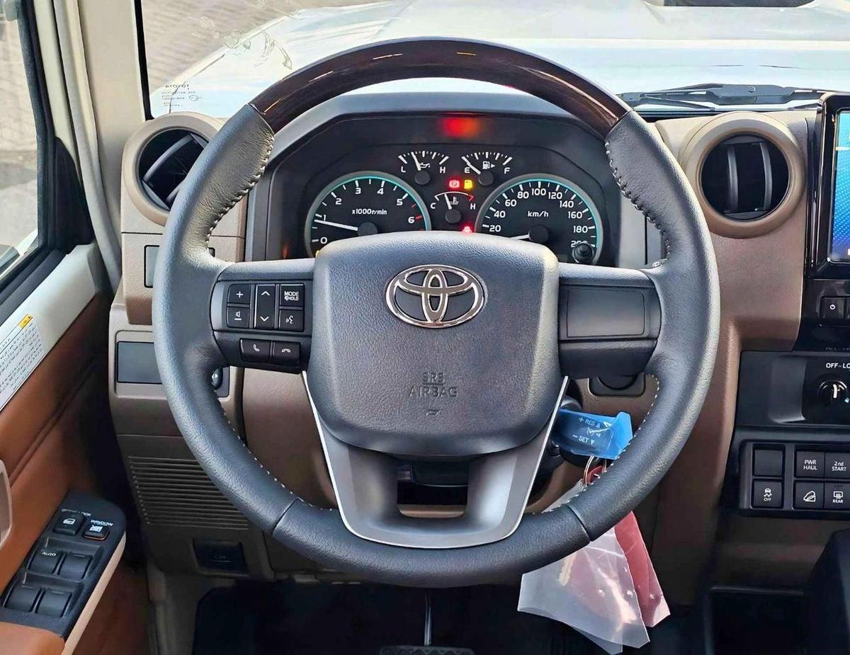 Toyota Land Cruiser 70 LX LC76 | 4.0L V6 PETROL | A/T | LEATHER SEATS | DVD+CAMERA | DIFF LOCKS | 5 DOORS (CODE#H76PAF)-7-7