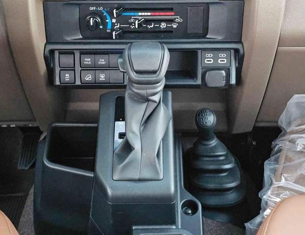 Toyota Land Cruiser 70 LX LC76 | 4.0L V6 PETROL | A/T | LEATHER SEATS | DVD+CAMERA | DIFF LOCKS | 5 DOORS (CODE#H76PAF)