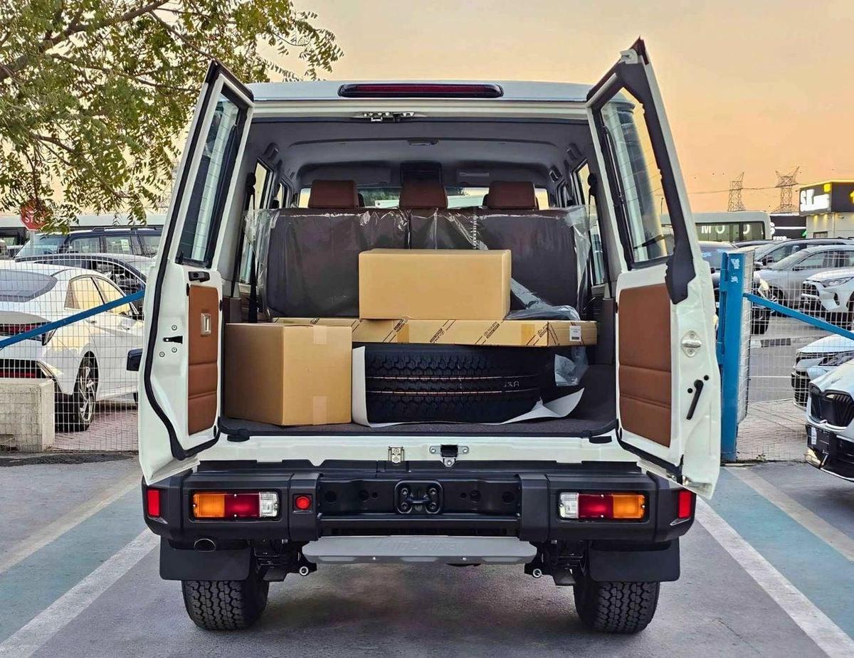 Toyota Land Cruiser 70 LX LC76 | 4.0L V6 PETROL | A/T | LEATHER SEATS | DVD+CAMERA | DIFF LOCKS | 5 DOORS (CODE#H76PAF)-15-15