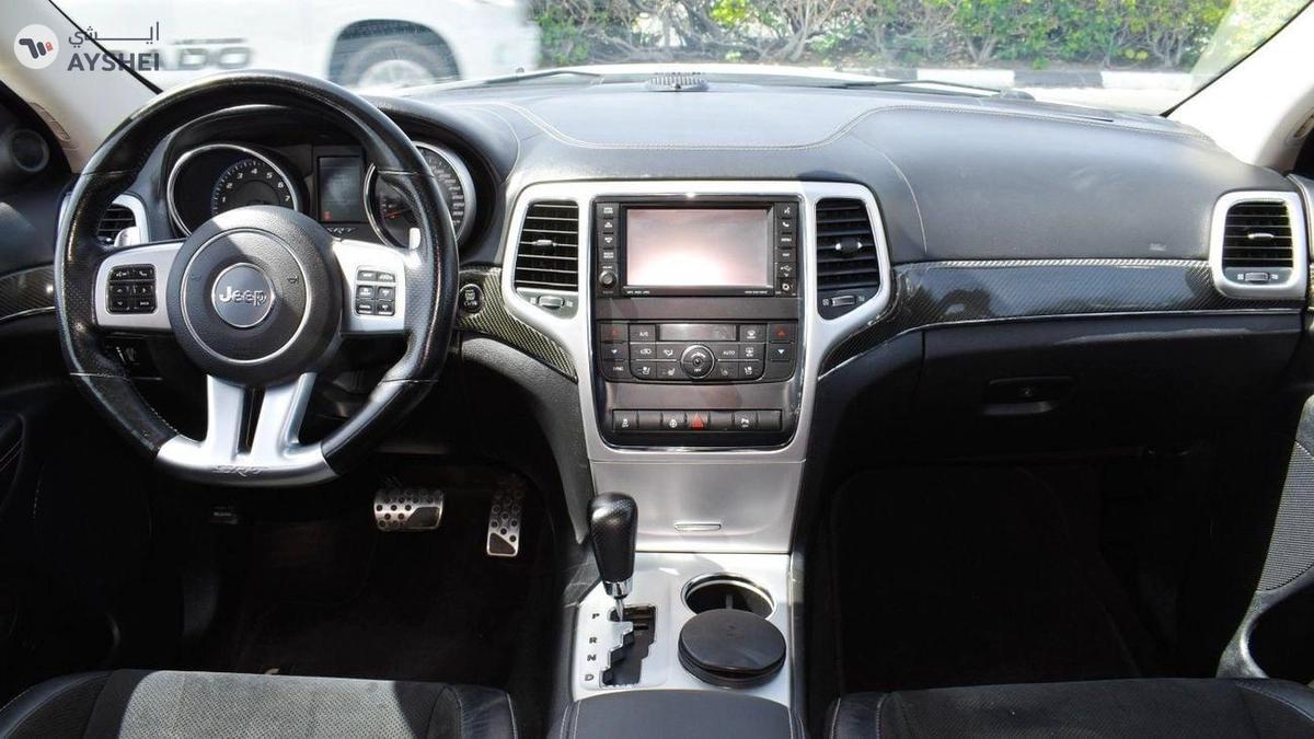 Jeep Grand Cherokee SRT 6.4 L V8-4-4