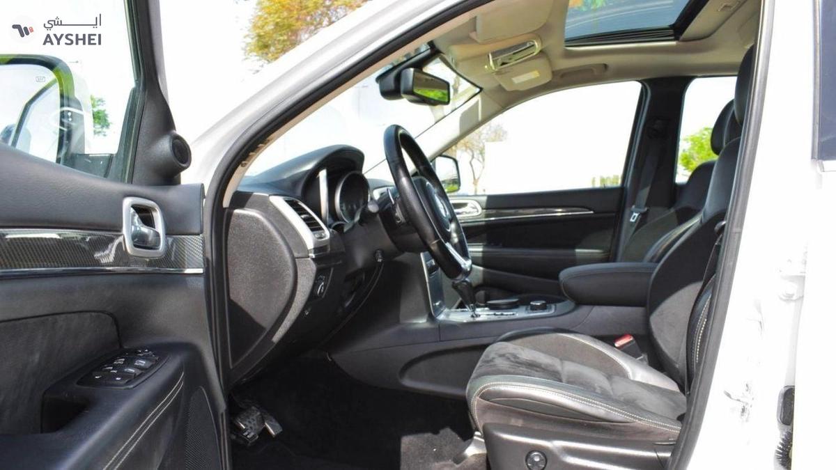 Jeep Grand Cherokee SRT 6.4 L V8-5-5