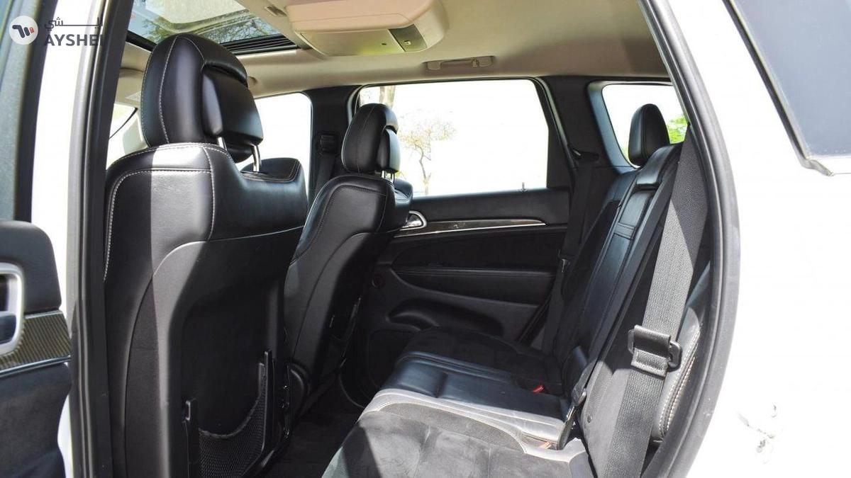 Jeep Grand Cherokee SRT 6.4 L V8-6-6