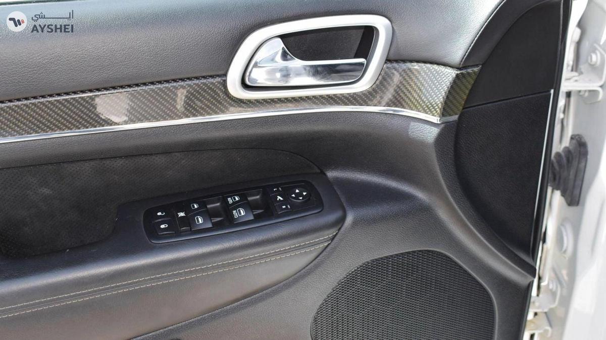 Jeep Grand Cherokee SRT 6.4 L V8-7-7