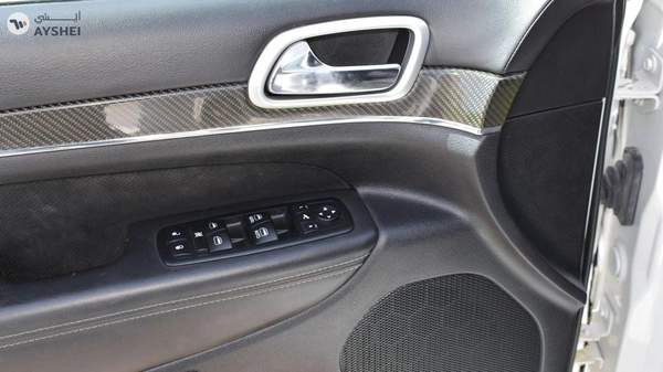 Jeep Grand Cherokee SRT 6.4 L V8