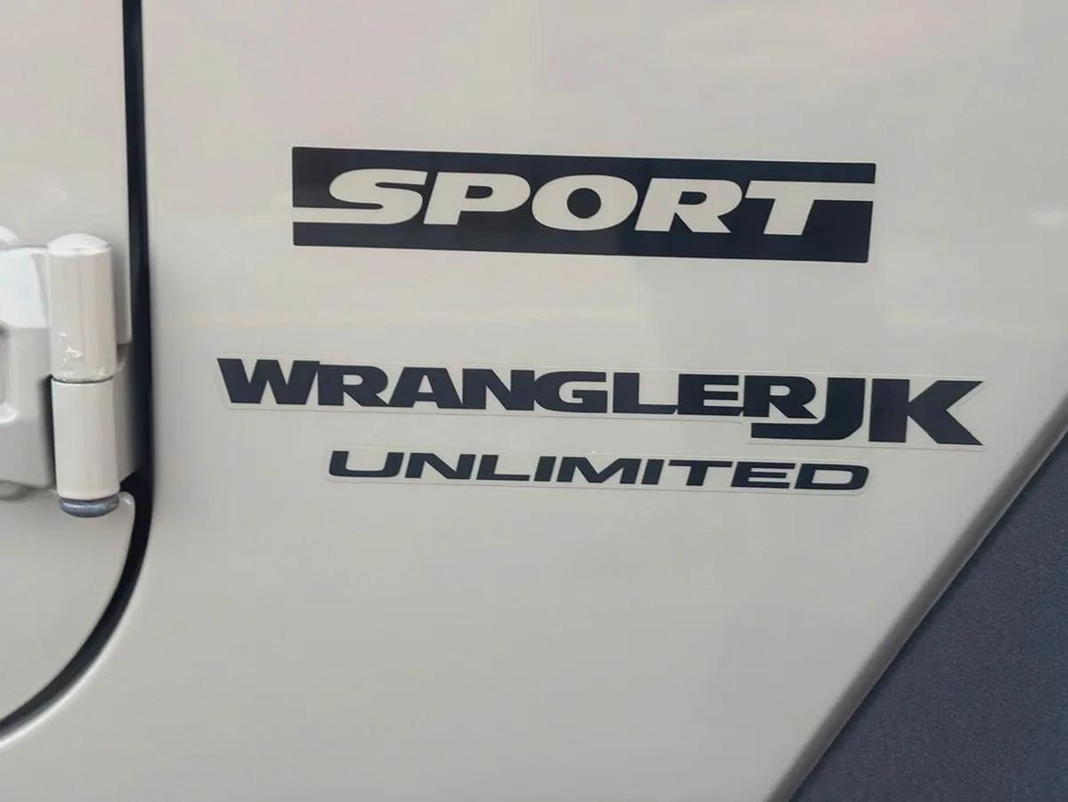 JEEP WRANGLER UNLIMITED SPORT—2018–GCC—FREE ACCIDENT—ORIGINAL PAINT—FULL SERVICE HISTORY—-8-8