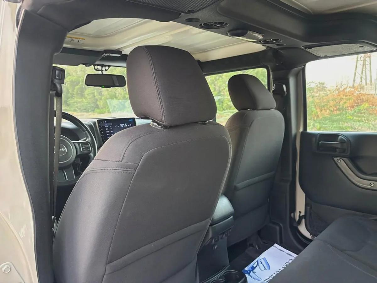JEEP WRANGLER UNLIMITED SPORT—2018–GCC—FREE ACCIDENT—ORIGINAL PAINT—FULL SERVICE HISTORY—-9-9