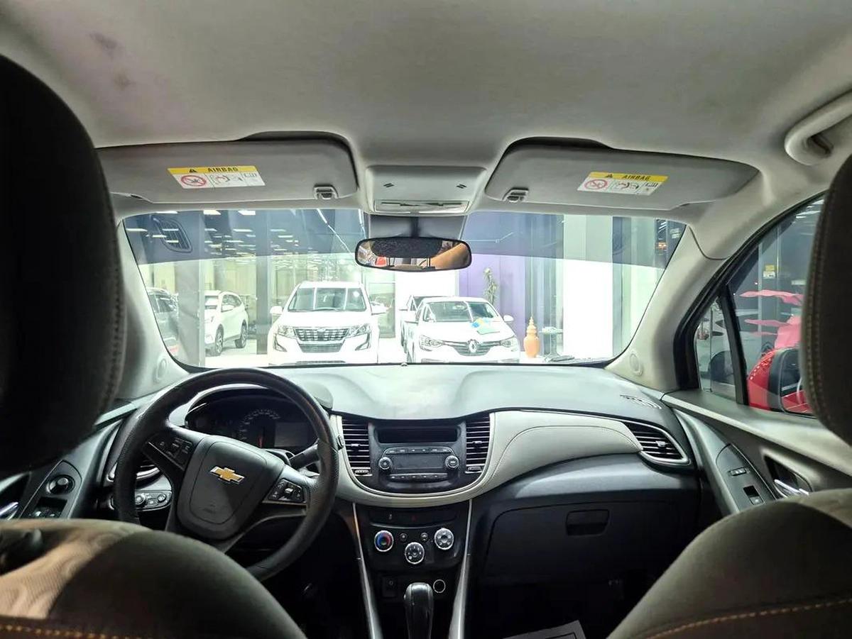 Chevrolet Trax Gcc mid option-2-2