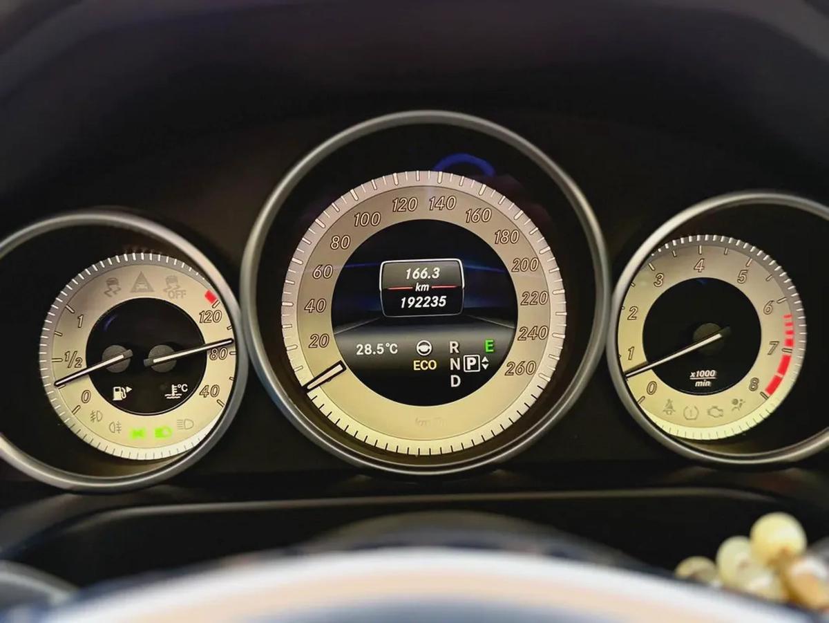 Mercedes-Benz E-Class E 300 4matic 2015 - Japanese Specs-18-18