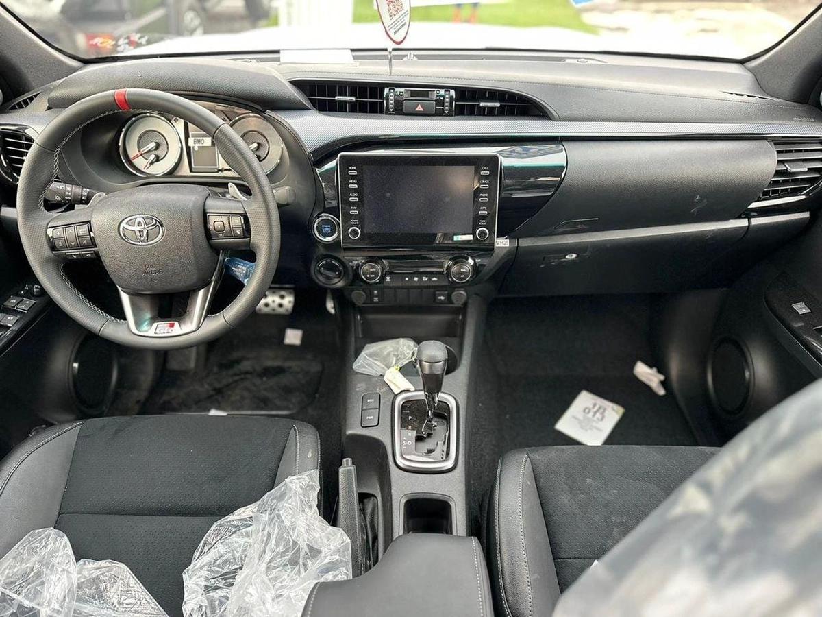 Toyota Hilux Toyota Hilux Gr Sport 4,0L Model 2026 Spec Saudi-2-2
