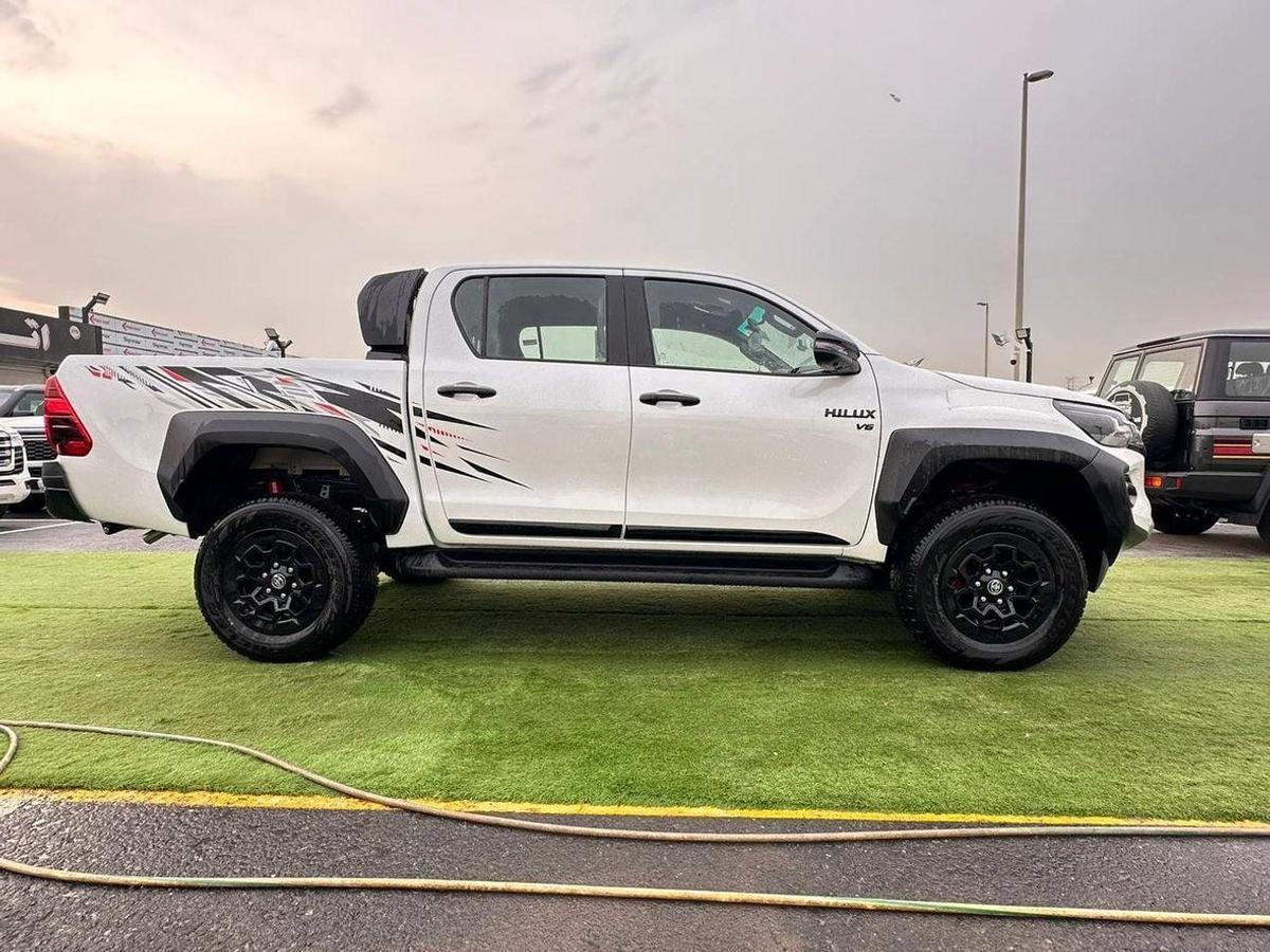 Toyota Hilux Toyota Hilux Gr Sport 4,0L Model 2026 Spec Saudi-11-11
