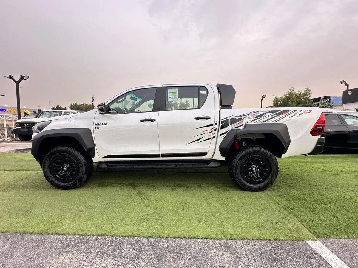 Toyota Hilux Toyota Hilux Gr Sport 4,0L Model 2026 Spec Saudi-12-12