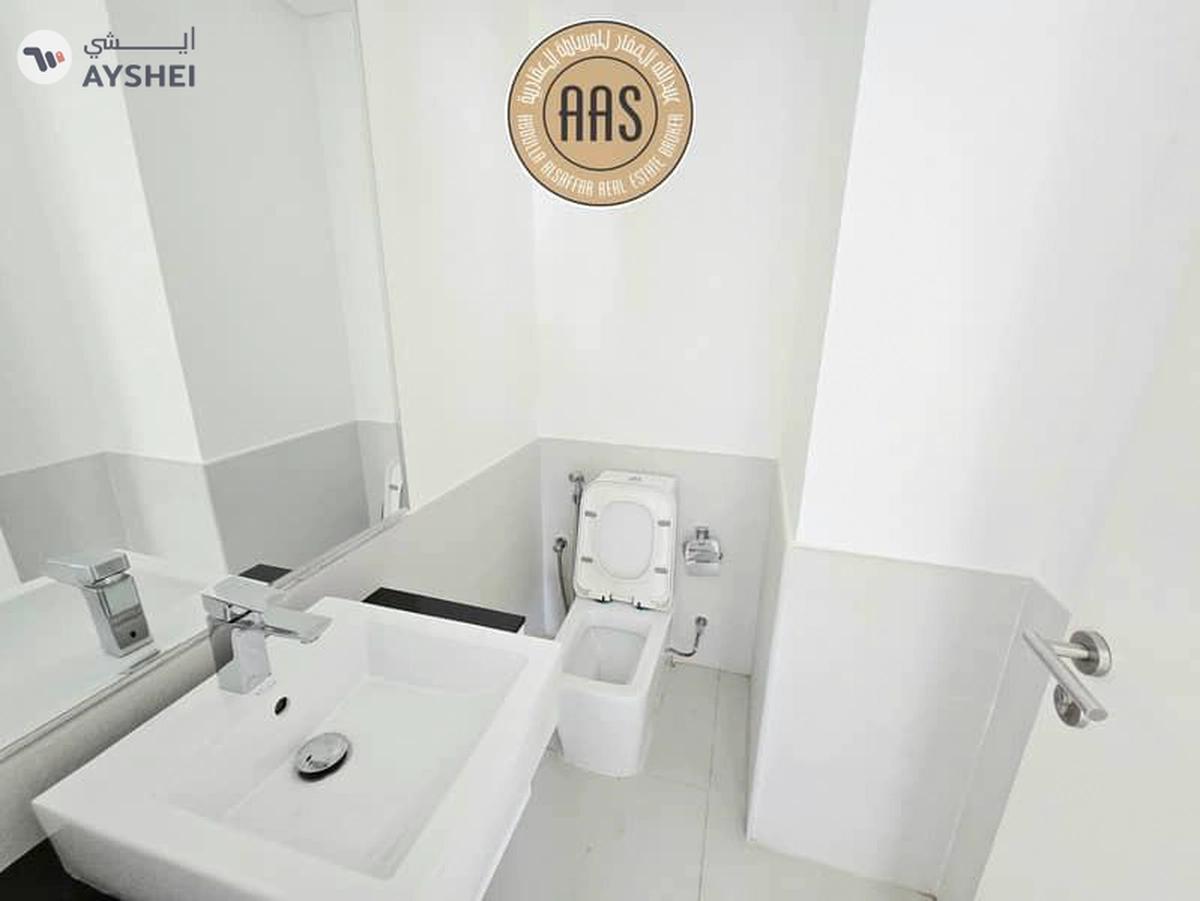 Spacious Apartment ! Park Facing ! With All Aminities ! Ready to Move-5-5