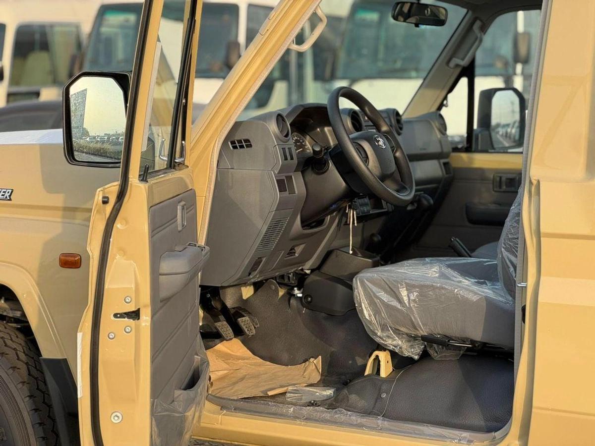 Toyota Land Cruiser 70 1-4-4