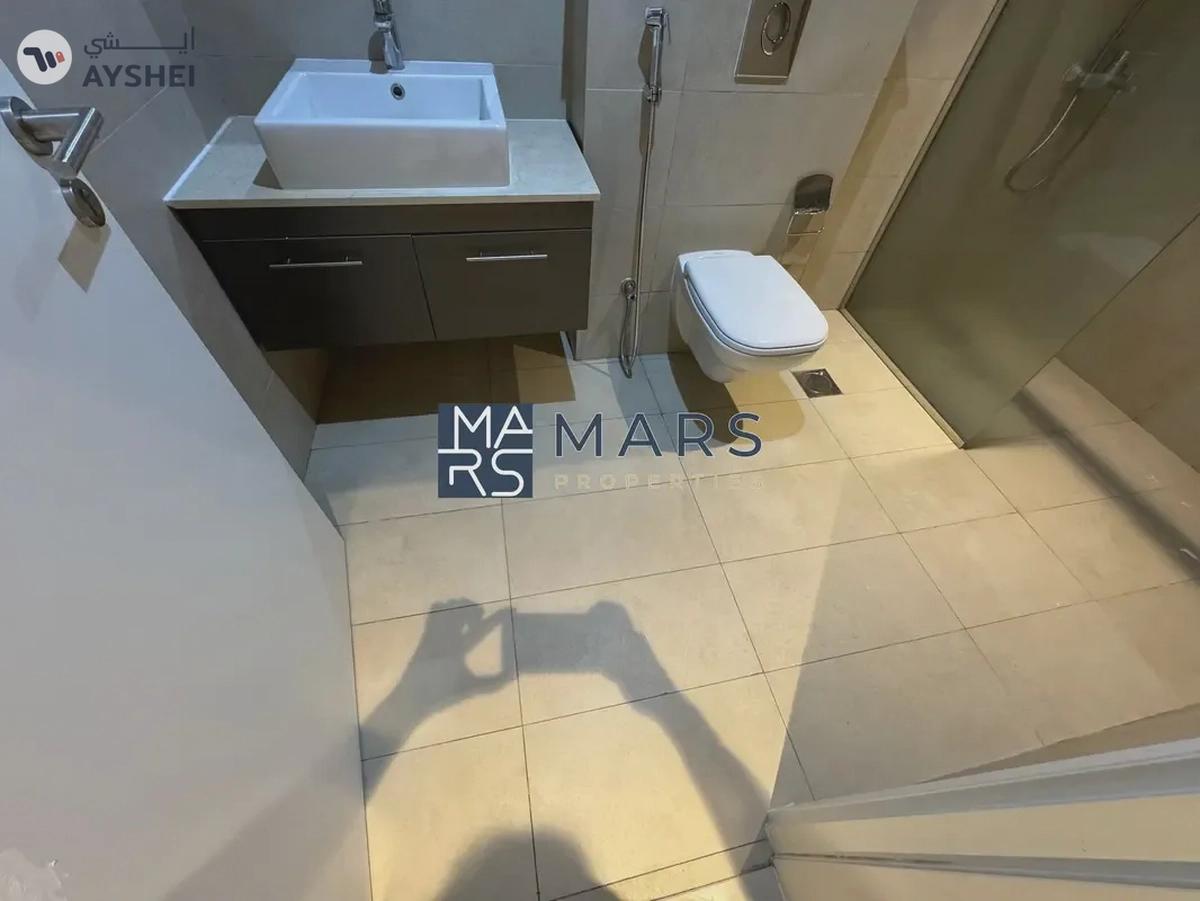 Luxurious 3 bedrooms bigger layout available for rent in nasma residence for 100,000 AED yearly-14-14