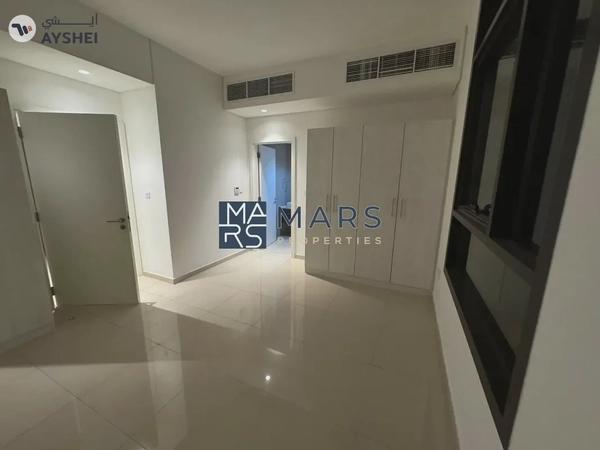 Luxurious 3 bedrooms bigger layout available for rent in nasma residence for 100,000 AED yearly