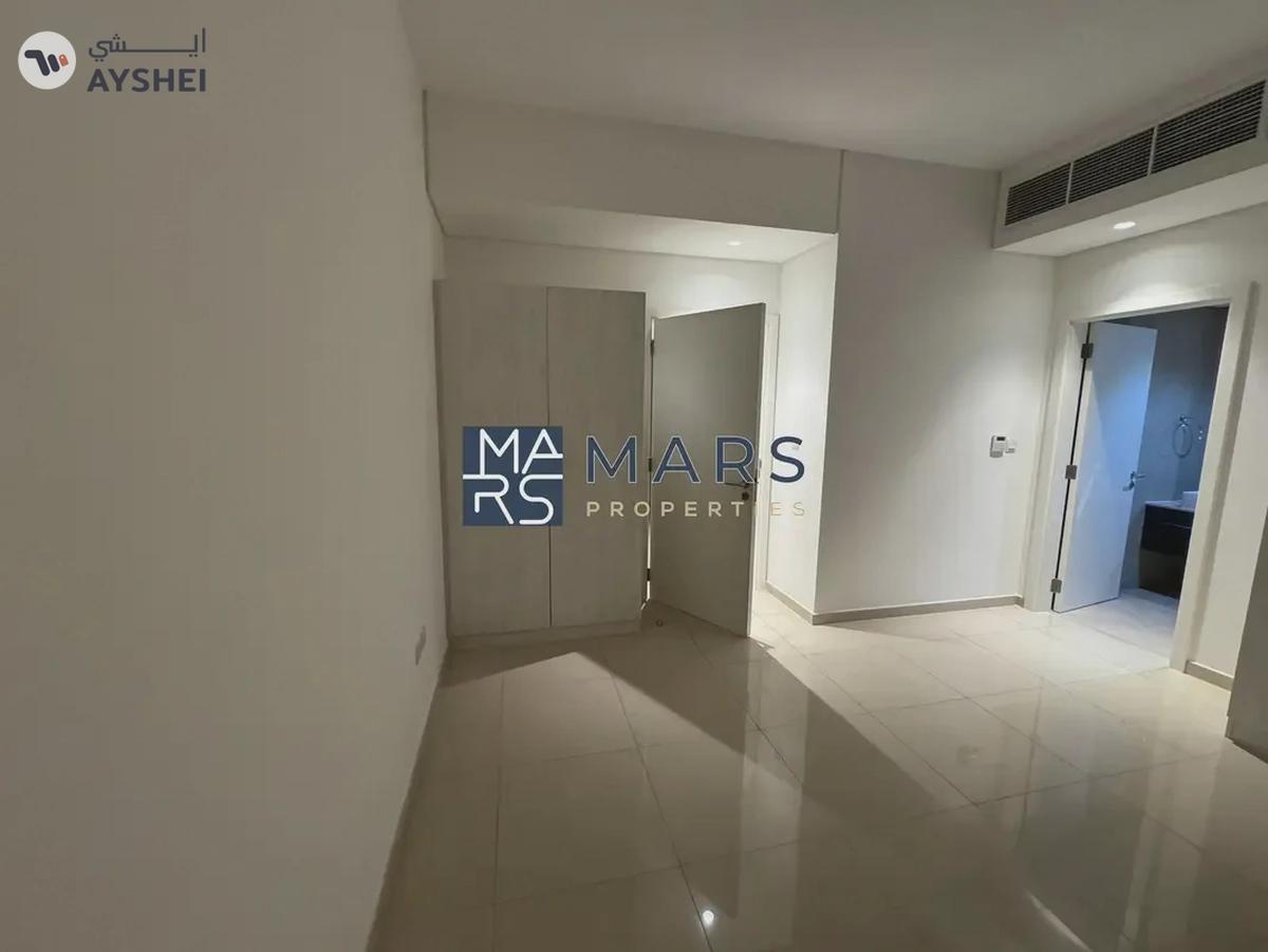 Luxurious 3 bedrooms bigger layout available for rent in nasma residence for 100,000 AED yearly-17-17