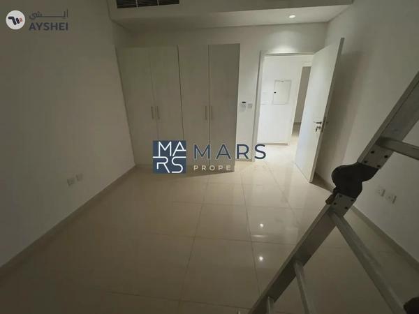 Luxurious 3 bedrooms bigger layout available for rent in nasma residence for 100,000 AED yearly