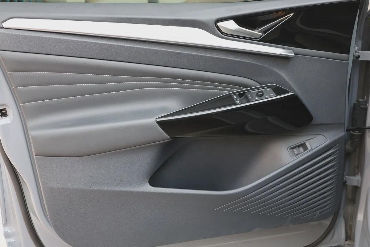 Volkswagen ID.4-2022-33000km-UNDER WARRANTY-GCC SPECS-8-8