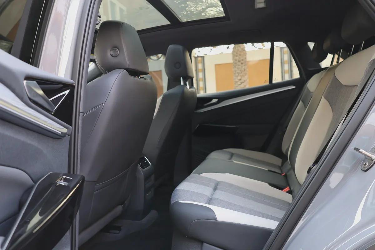 Volkswagen ID.4-2022-33000km-UNDER WARRANTY-GCC SPECS-16-16