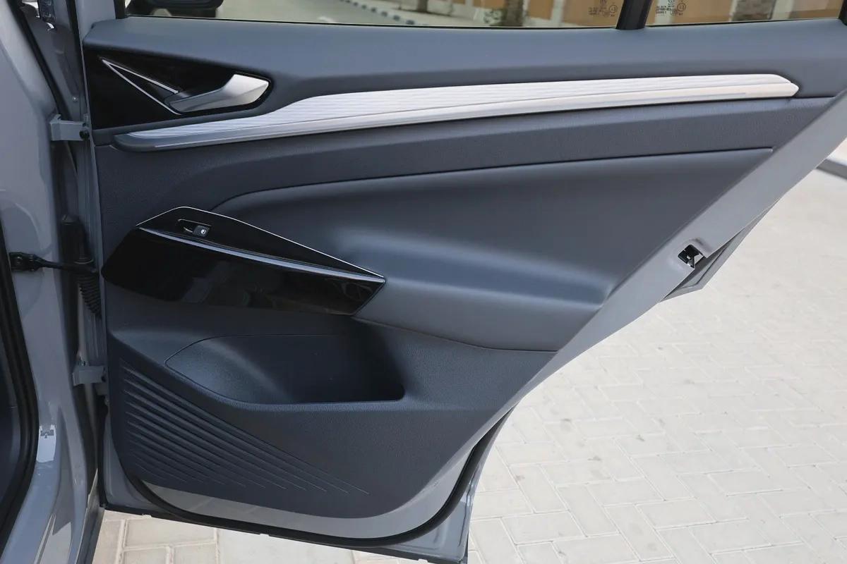 Volkswagen ID.4-2022-33000km-UNDER WARRANTY-GCC SPECS-17-17