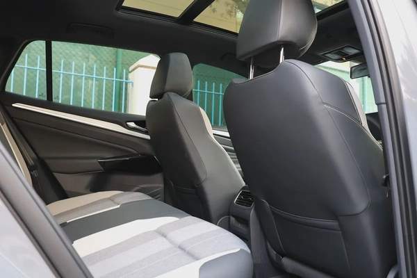 Volkswagen ID.4-2022-33000km-UNDER WARRANTY-GCC SPECS