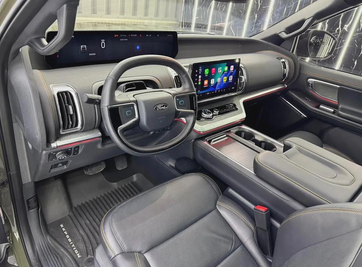 Ford Expedition 2025 GCC specs for 275,000.00 AED-9-9