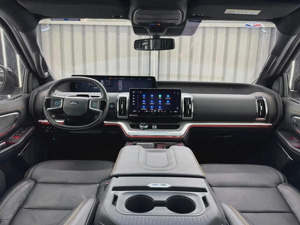 Ford Expedition 2025 GCC specs for 275,000.00 AED