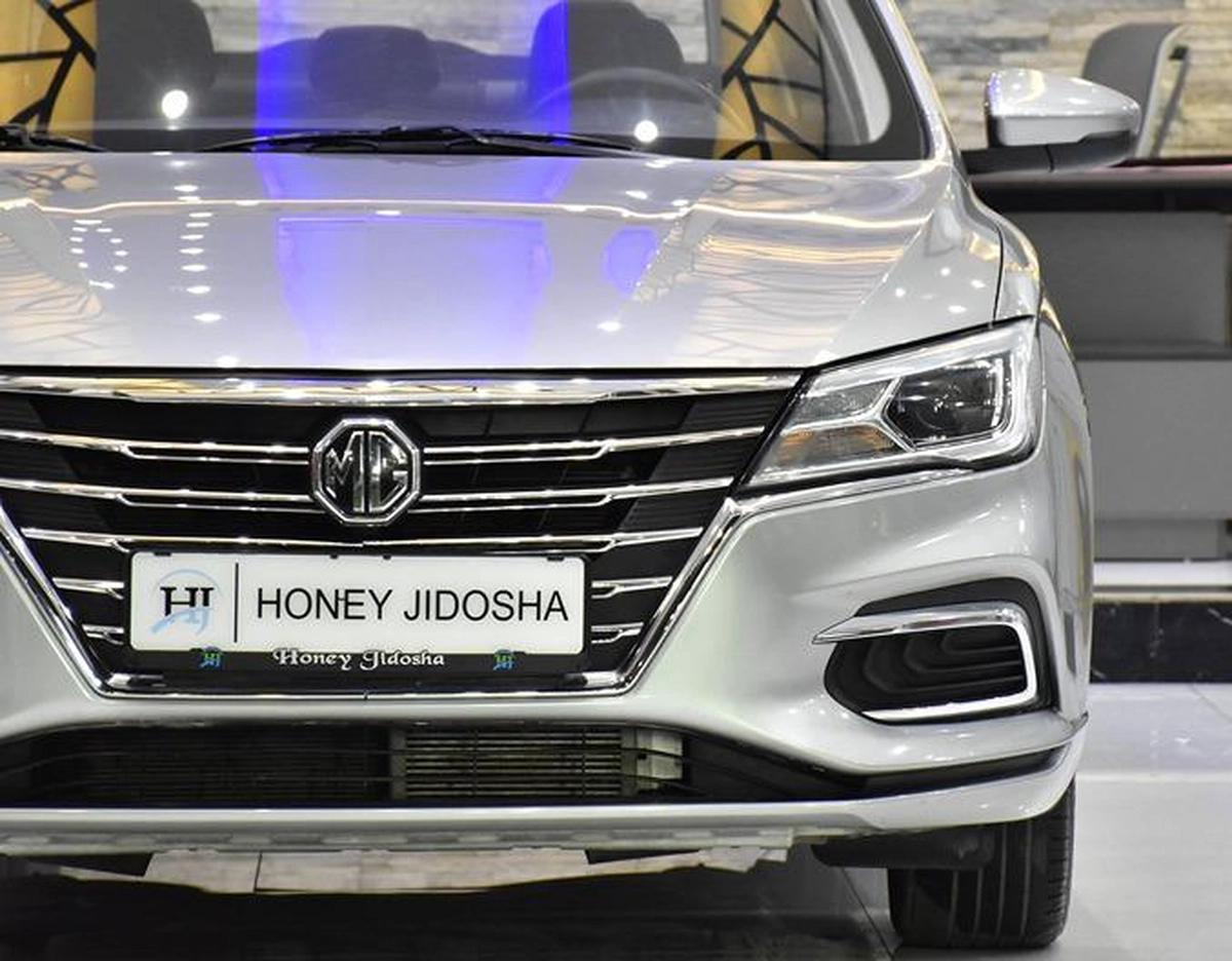 MG 5 ( 2024 Model ) in Silver Color GCC Specs-3-3