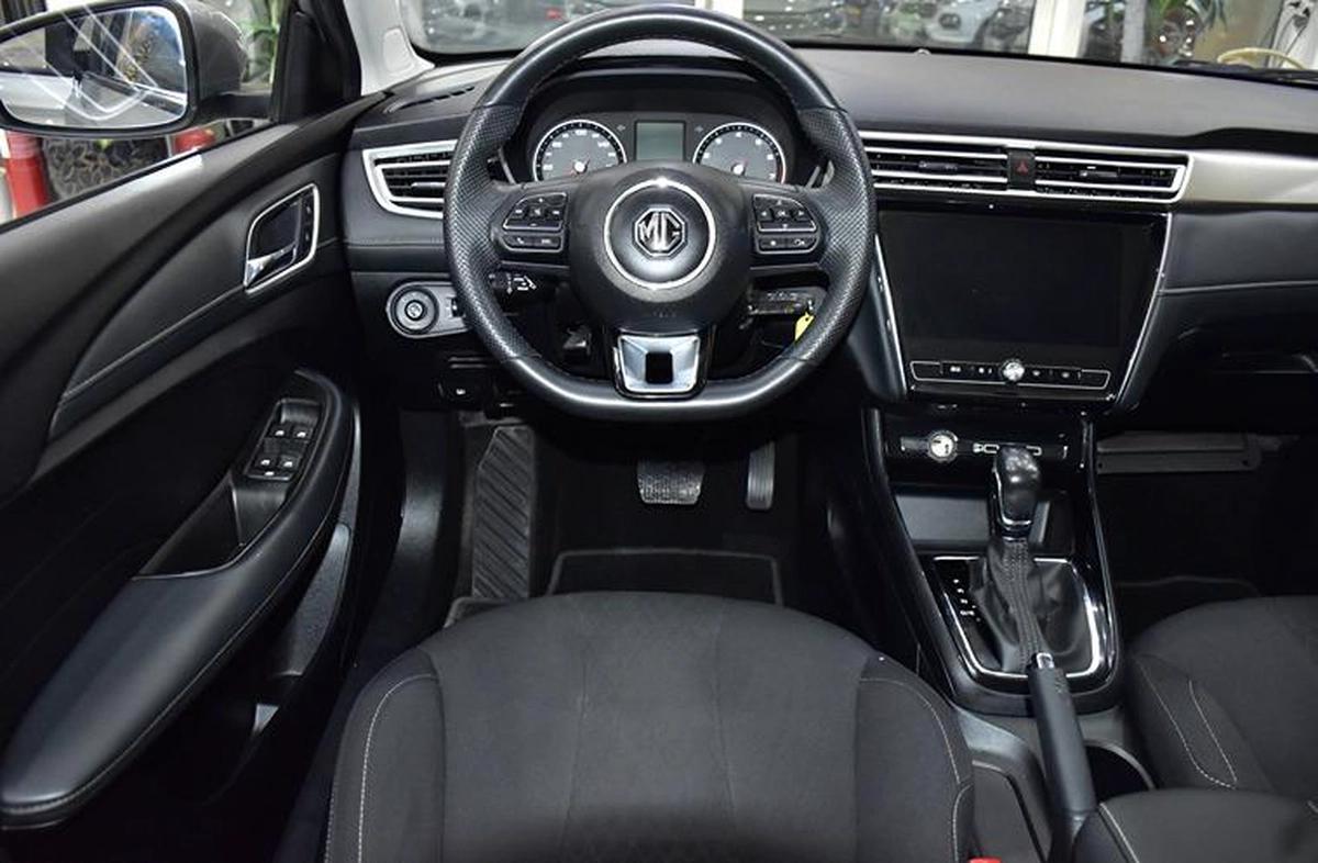 MG 5 ( 2024 Model ) in Silver Color GCC Specs-2-2