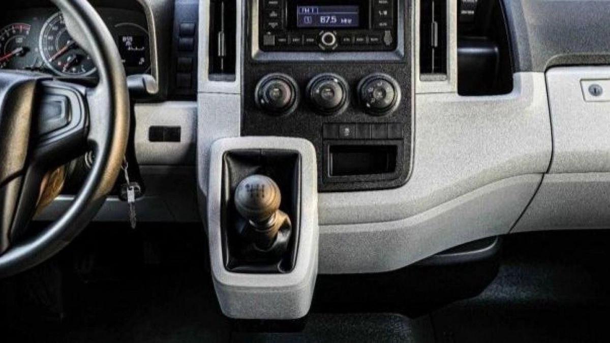 Toyota Hiace-6-6